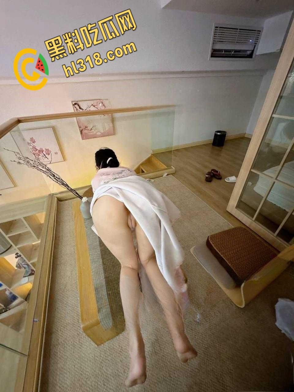 乱伦大神开启白嫩妹妹的性爱启蒙，萝莉型一线天白虎嫩逼，娇滴滴的娇喘太诱人，直接无套内射爽歪歪！-4