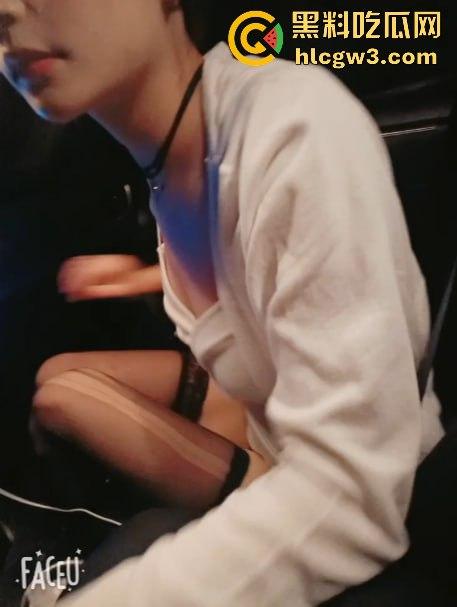 骚浪头牌技师舔得大哥嗷嗷叫！足交舔脚吞精湿透，车震玩出高难度姿势，女上位摇到灵魂出窍！-1