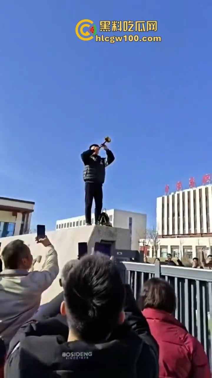 爆料越少事越大!蒲城职高警民大混战 十万民众为坠亡学生发声 当地被迫实行全城戒严管控 母亲含泪妥协!-10