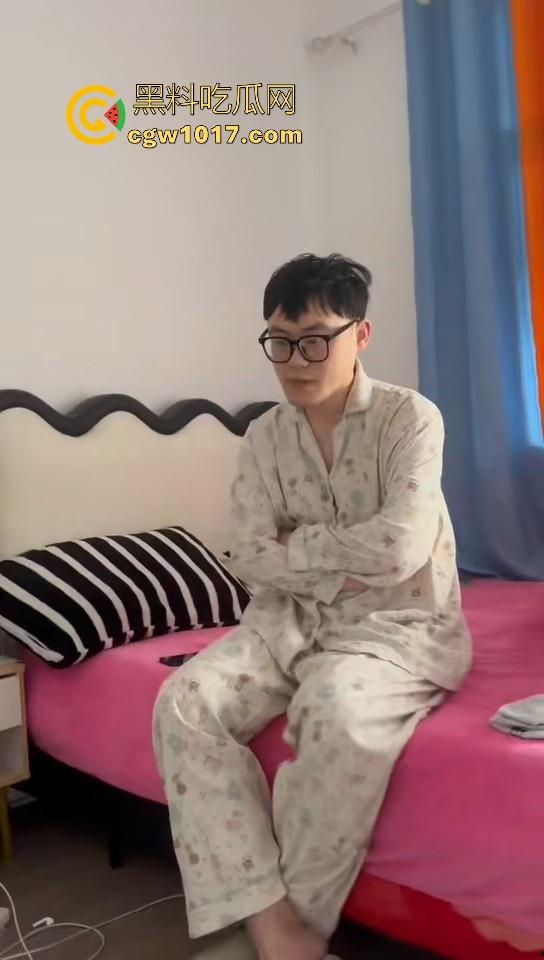 兄弟老婆出轨现场捉奸,但看到兄弟老婆这身材也知道不是老王的错,这么大的奶子还穿的这么性感,直接遭不住!-10