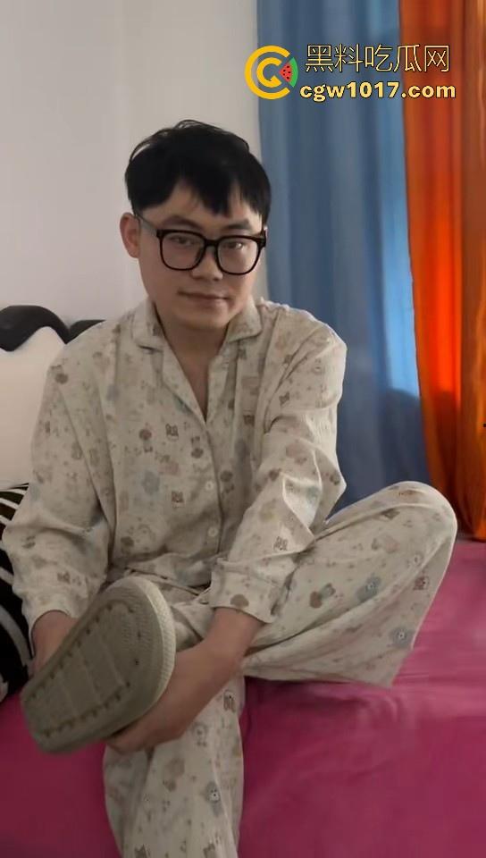 兄弟老婆出轨现场捉奸,但看到兄弟老婆这身材也知道不是老王的错,这么大的奶子还穿的这么性感,直接遭不住!-11