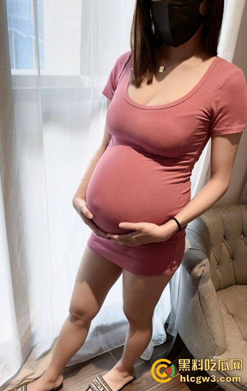 杭州极品骚货人妻【雪莉】大肚婆性欲爆表,浴室湿身口交狂舔,后入猛干无套中出,浴室爆操视频意外流出!-16