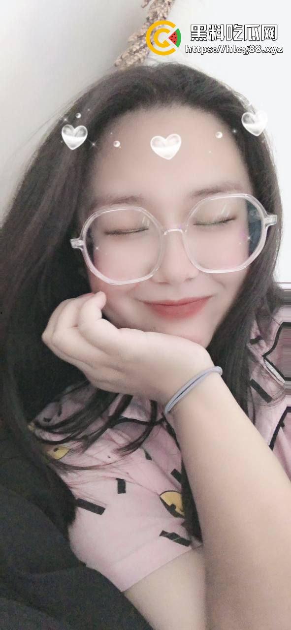 山西【马元媛】幼儿园老骚猪穿护士装被男人操翻天，奶子抖得像猪脸肉，白天教娃晚上舔屌！-1