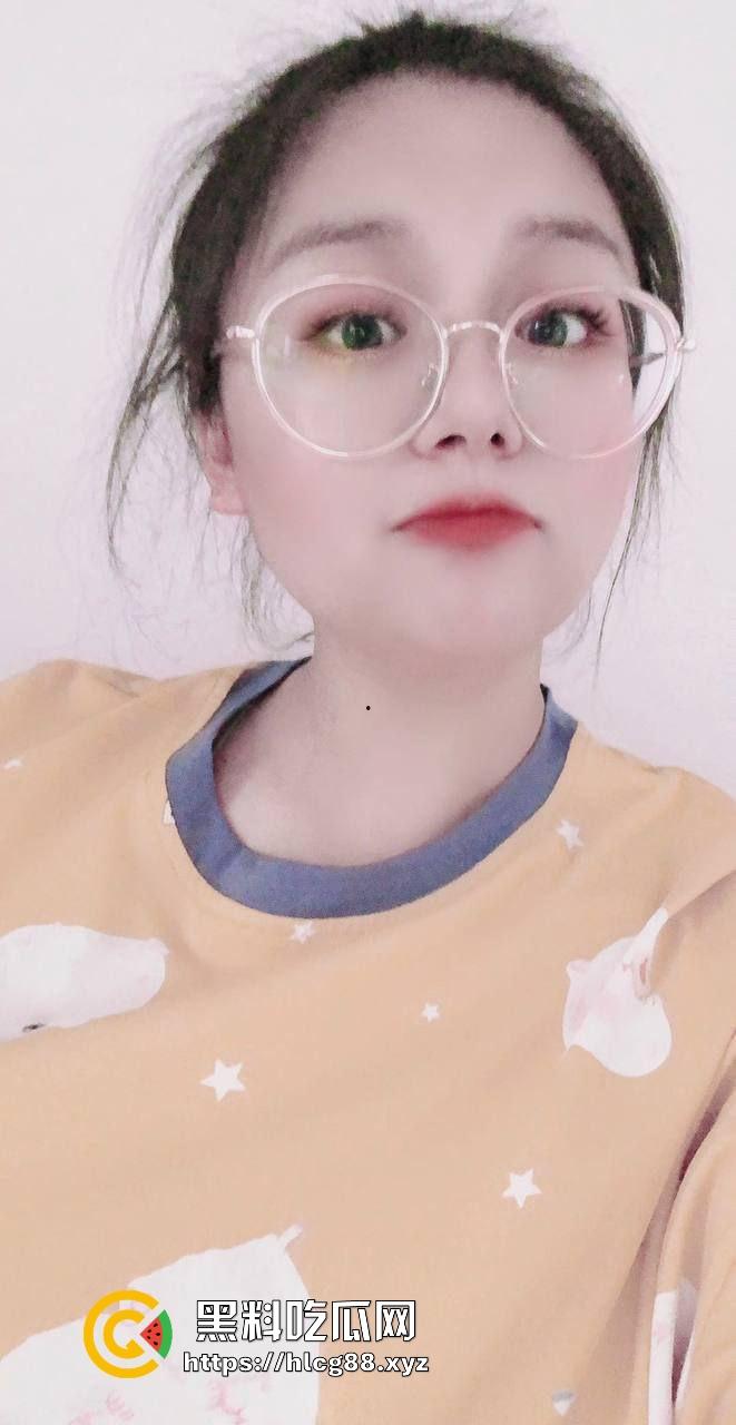 山西【马元媛】幼儿园老骚猪穿护士装被男人操翻天，奶子抖得像猪脸肉，白天教娃晚上舔屌！-8