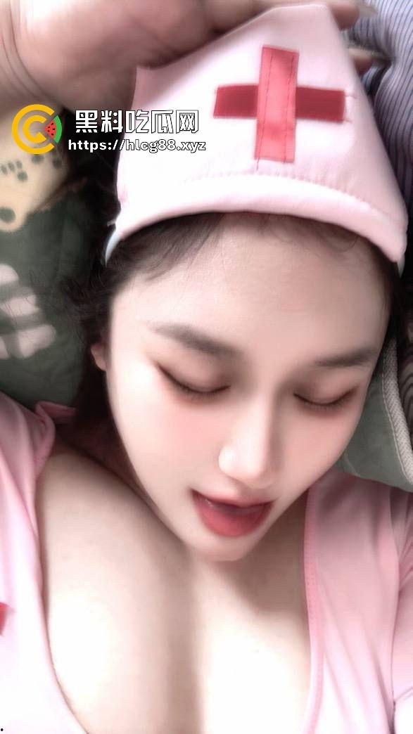 山西【马元媛】幼儿园老骚猪穿护士装被男人操翻天，奶子抖得像猪脸肉，白天教娃晚上舔屌！-9