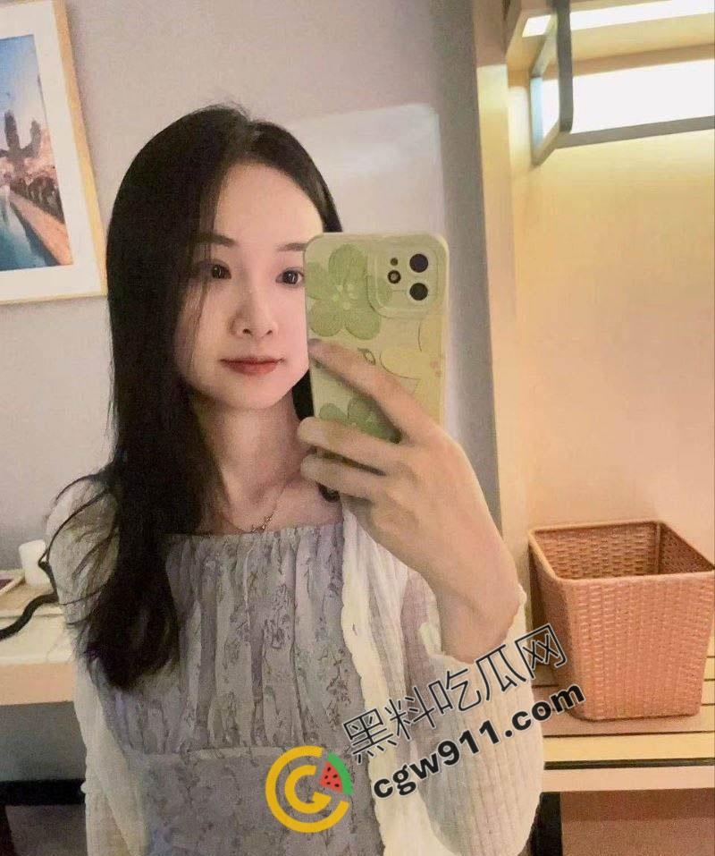 深圳北航校花【赵蕊】激情约炮!蕾丝性感,奶大肥硕,嫩穴乱颤,激情狂插,看得众人直呼过瘾-1