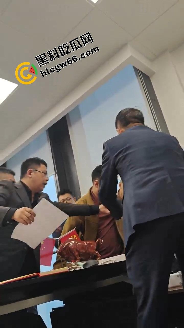 大成佛山律所主任爱上99年律师【黄晓蕾】硬捧上位引爆律所内斗。抢公章撬门性爱视频全程高能！-9