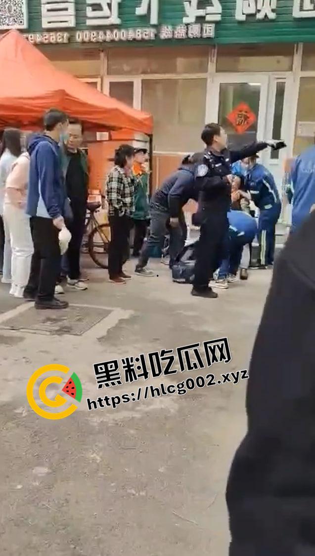 沈阳铁西芭提雅男子连砍9人 杀人后淡定逃离 现场血流满地 现场视频流出 前排吃瓜-7
