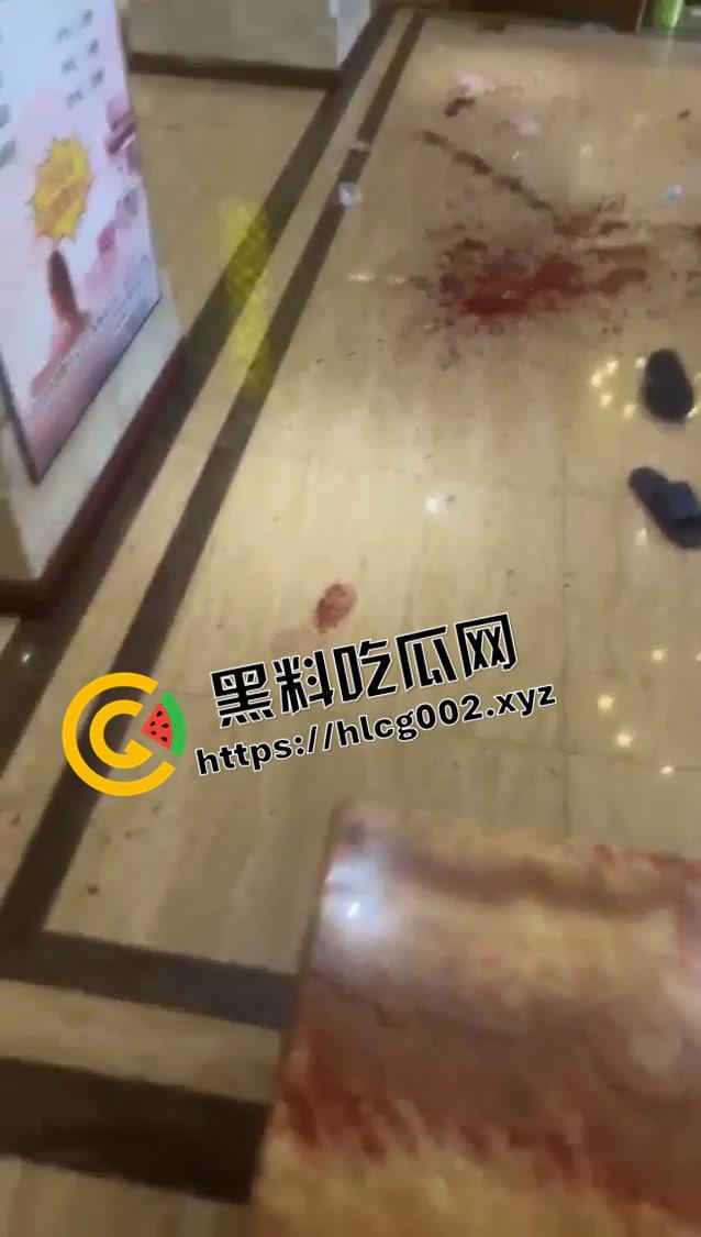 沈阳铁西芭提雅男子连砍9人 杀人后淡定逃离 现场血流满地 现场视频流出 前排吃瓜-9