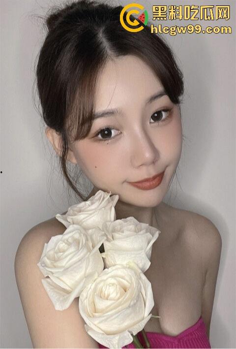 台湾高颜值台妹【夏天禧】Ins旅游博主勾搭三个月终被富哥拿下，开房视频流出，主动脱衣骑上去磨得贼骚！-12