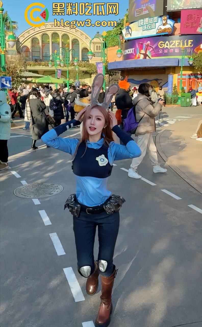 江苏网红脸骚母狗被猛攻!高颜值大胸白皮肤,金主爸爸后入猛操到崩溃,无套中出让沸羊羊心碎直掉泪!-7