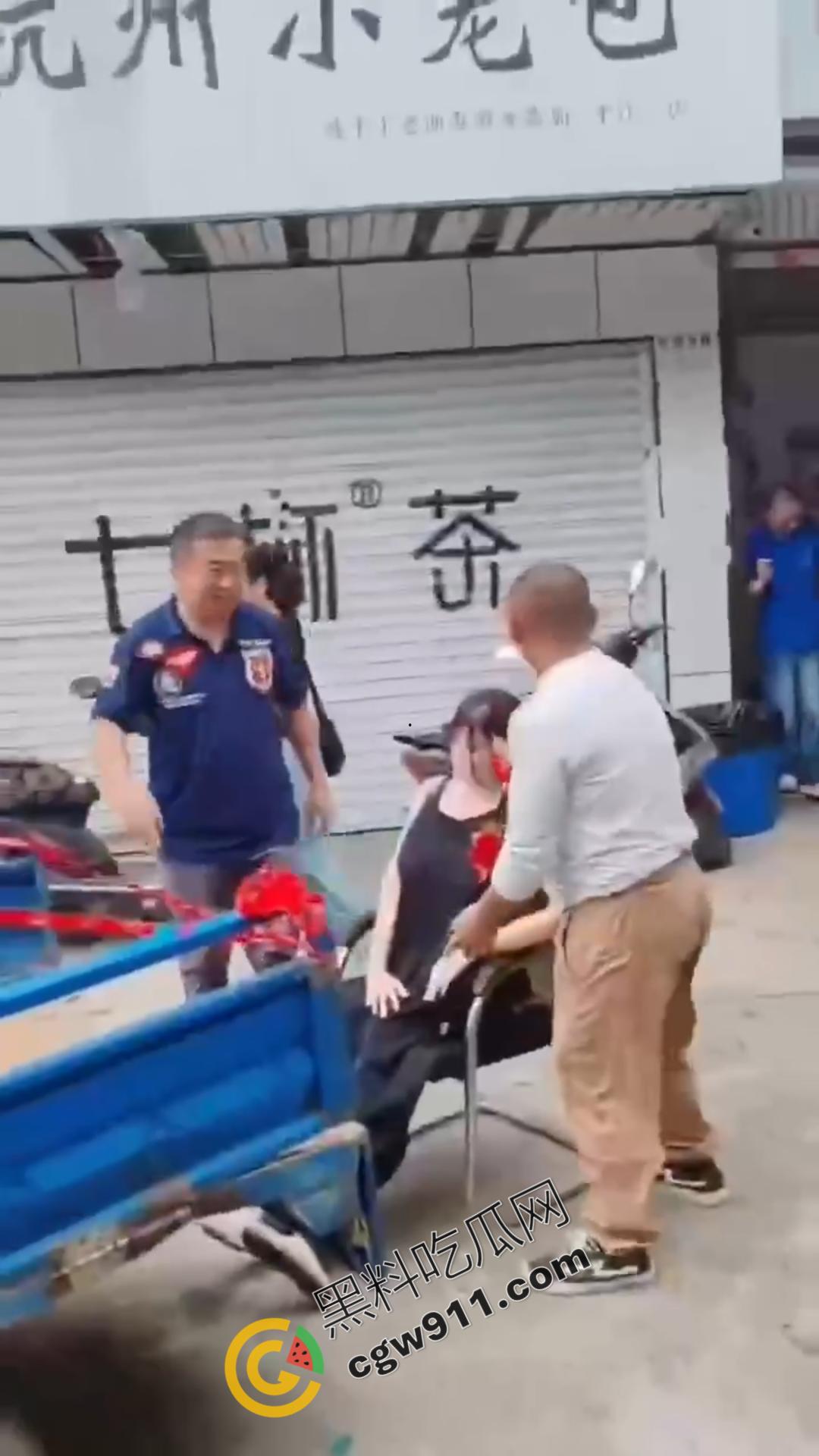 疯狂新潮!男人与充气娃娃狂热交欢,大操大办婚宴,现场嘉宾欢呼不断,意乱情迷的狂欢场面曝光!-3