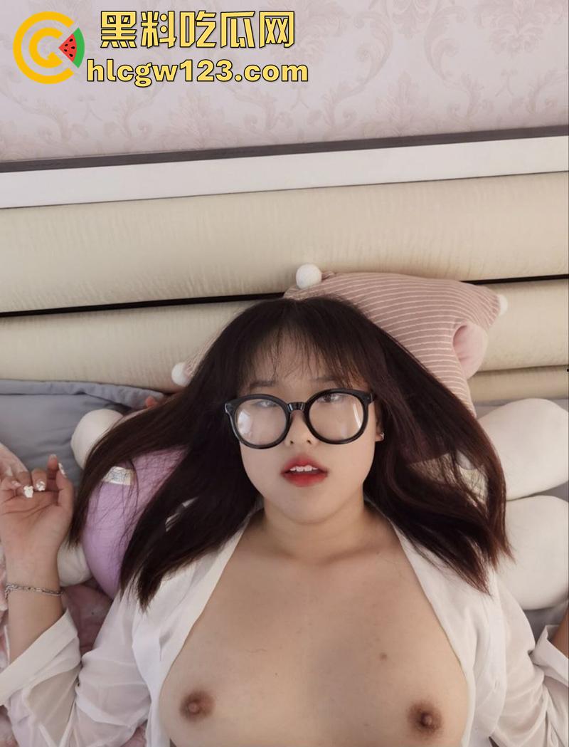 推特大神调教约啪,长腿眼镜肥穴母狗学生妹,身材微胖大奶肥臀,扯开黑丝疯狂爆操抽插!-2