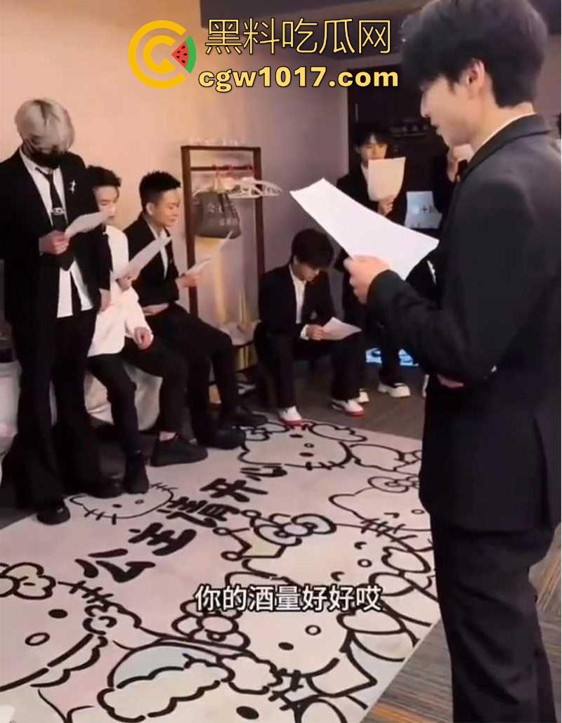 经济下行的今天KTV会所男模都变得正规化,每个言行举止都有规定,颜值只是入场券,想赚的更多那就得更努力!-1