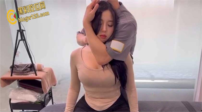 近距离亲密接触极品辣妹!火辣SPA全过程揭秘,专业男技师手把手教你撩拨技巧!-3