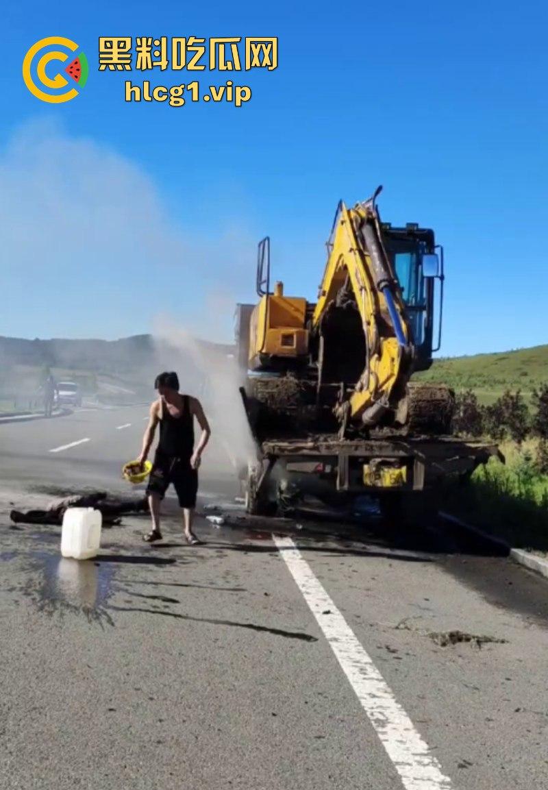 救火轮胎爆炸 内蒙古兴安盟科尔沁右翼前旗三岔镇把挖机师傅给炸懵逼了!-3