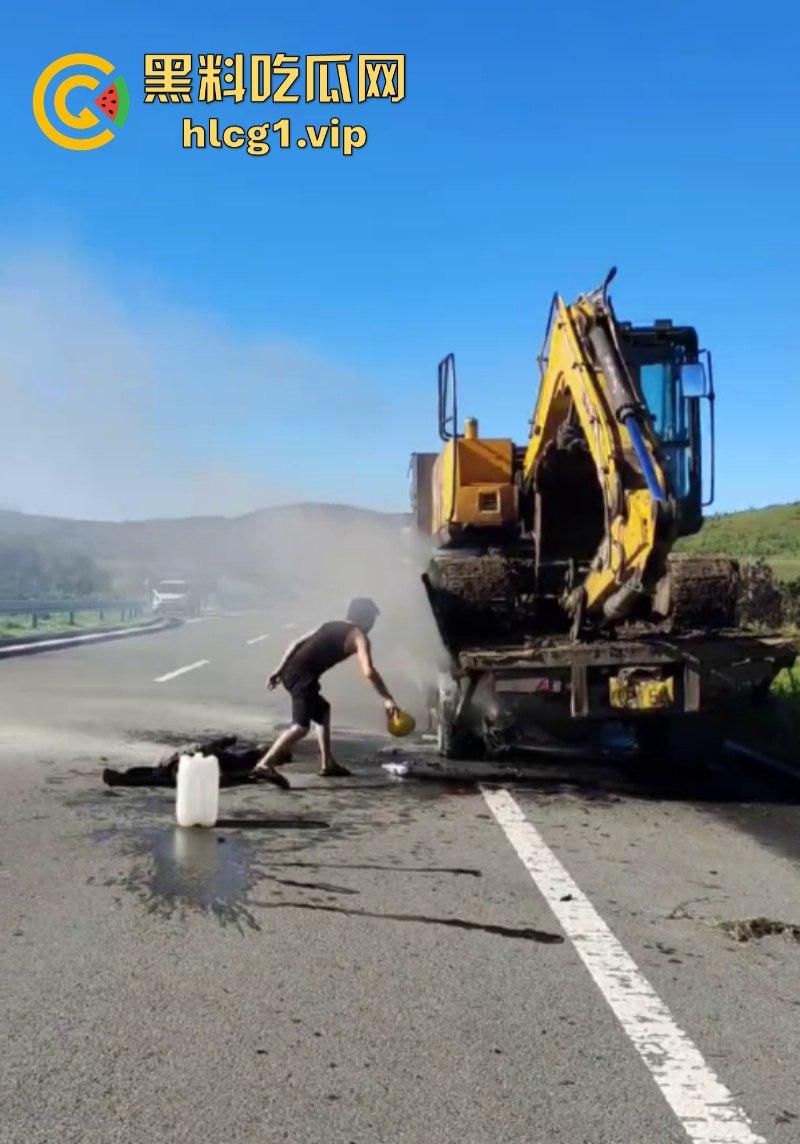 救火轮胎爆炸 内蒙古兴安盟科尔沁右翼前旗三岔镇把挖机师傅给炸懵逼了!-6