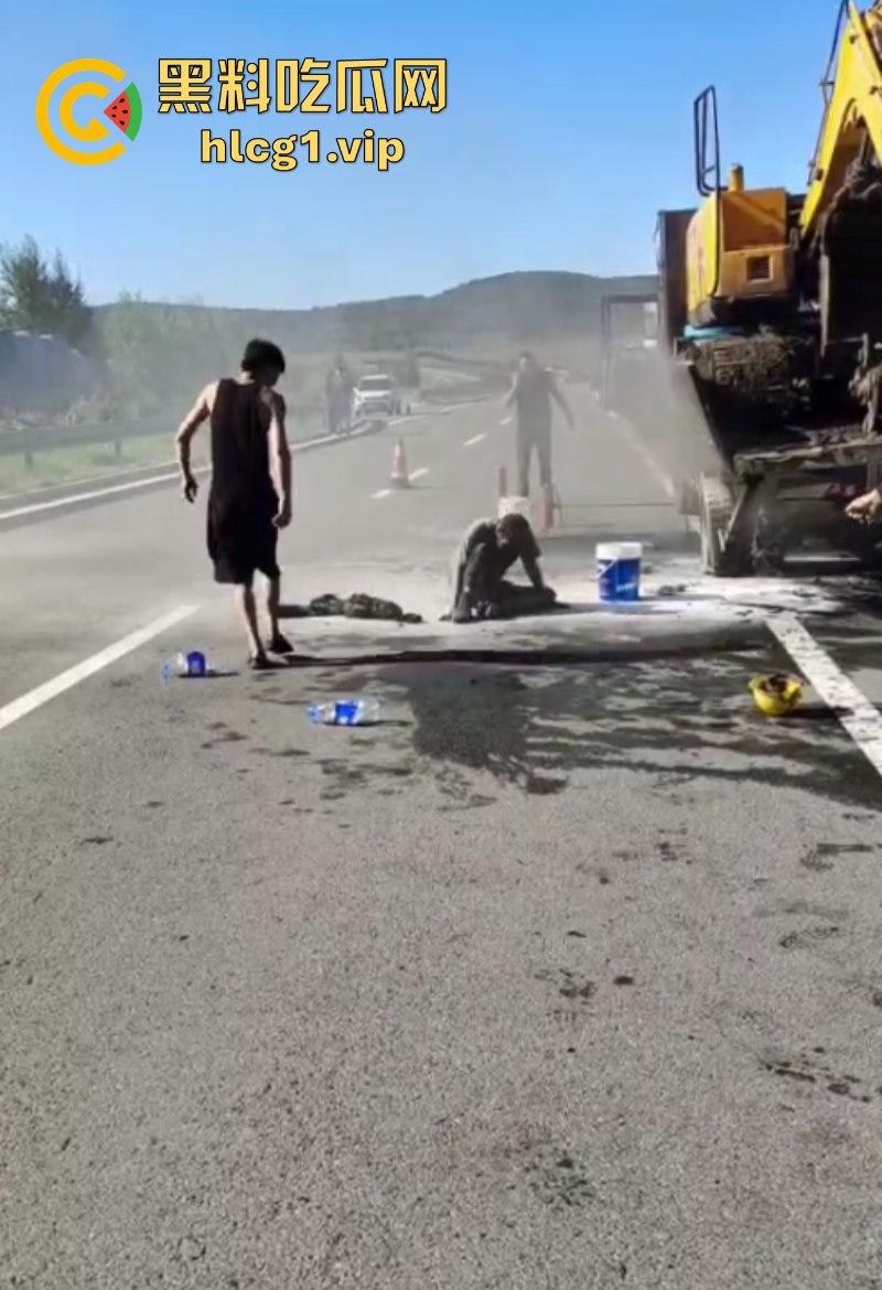 救火轮胎爆炸 内蒙古兴安盟科尔沁右翼前旗三岔镇把挖机师傅给炸懵逼了!-9