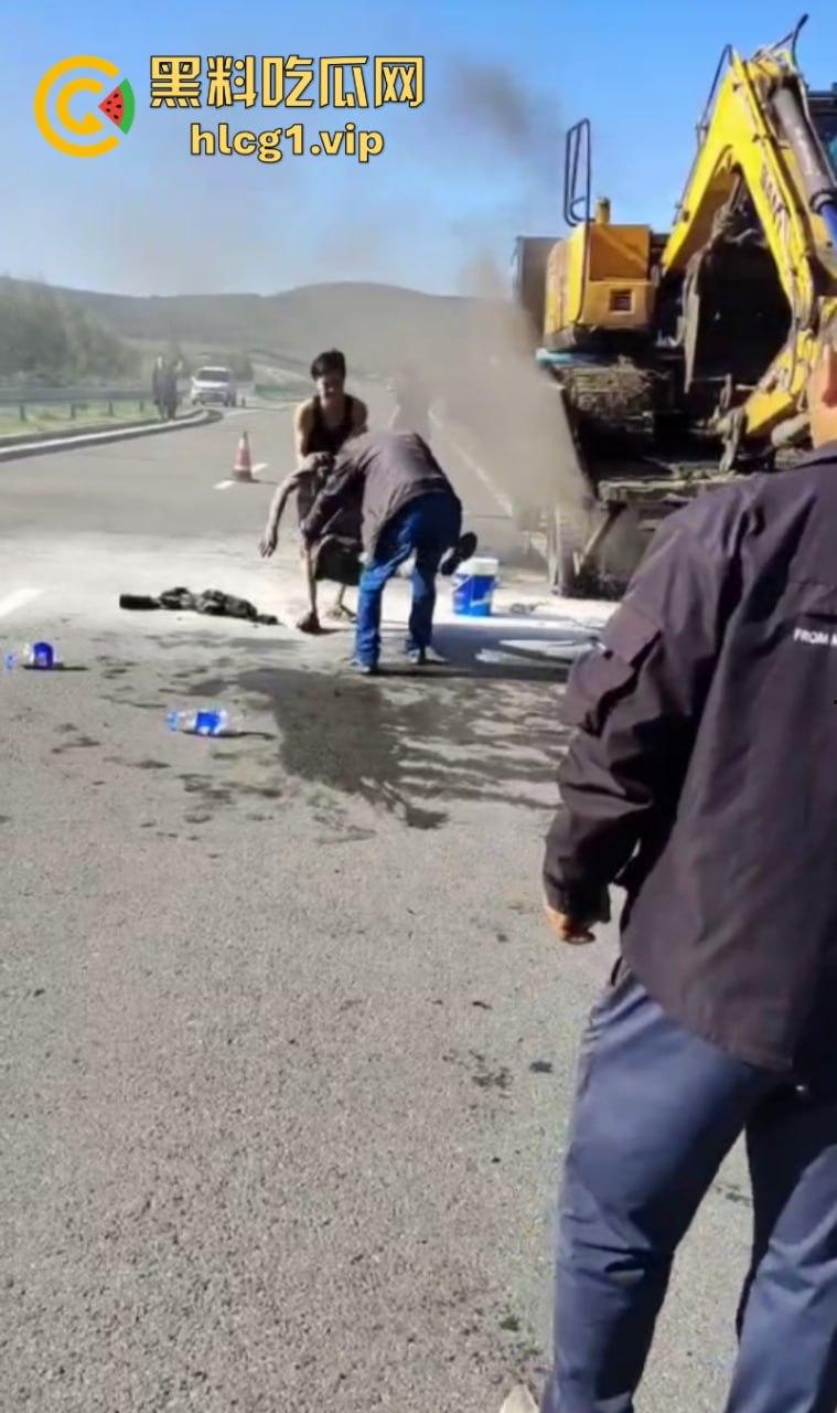 救火轮胎爆炸 内蒙古兴安盟科尔沁右翼前旗三岔镇把挖机师傅给炸懵逼了!-10
