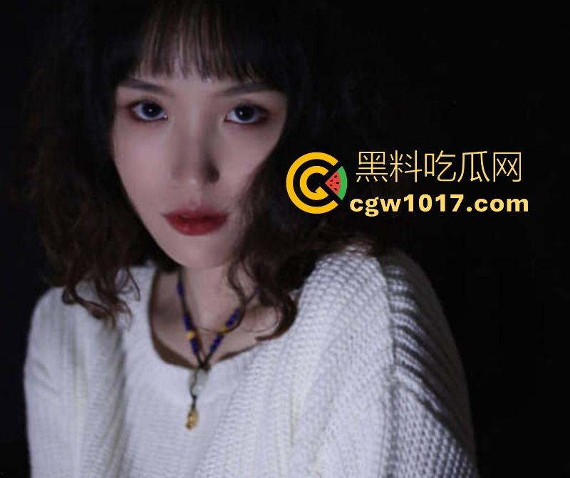 杭州师范大学【李沐英】性爱视频流出，高颜值女神被男友无套爆操，女上骑乘后入猛干淫叫连连！-1