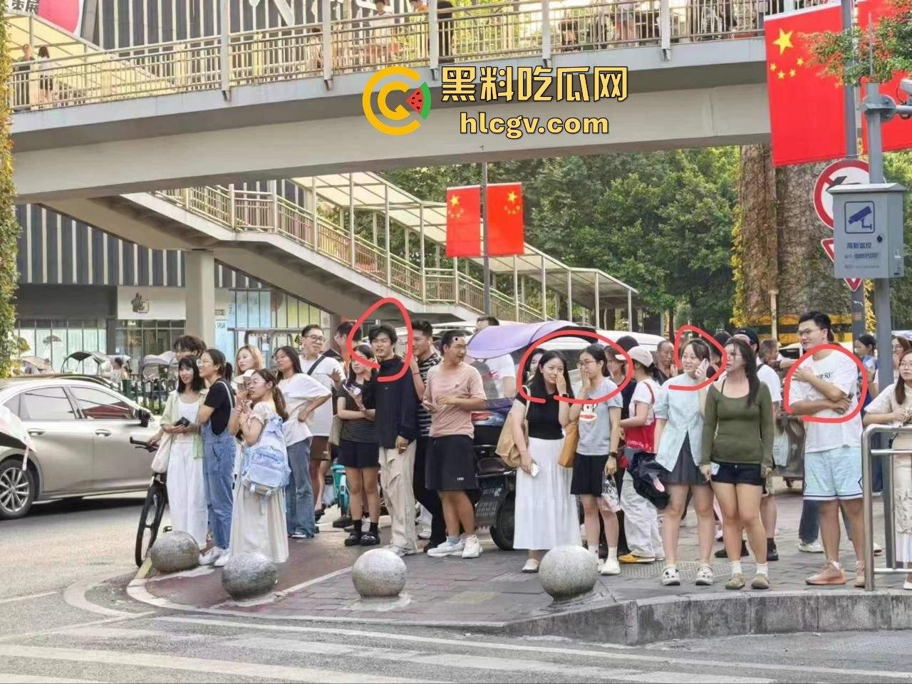 重庆渣男多次出轨被女友当街教训!肘击扇脸一顿狂揍,高跟鞋拔子差点上脸,最后道歉还发QQ空间!-8