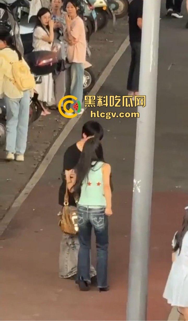 重庆渣男多次出轨被女友当街教训!肘击扇脸一顿狂揍,高跟鞋拔子差点上脸,最后道歉还发QQ空间!-18