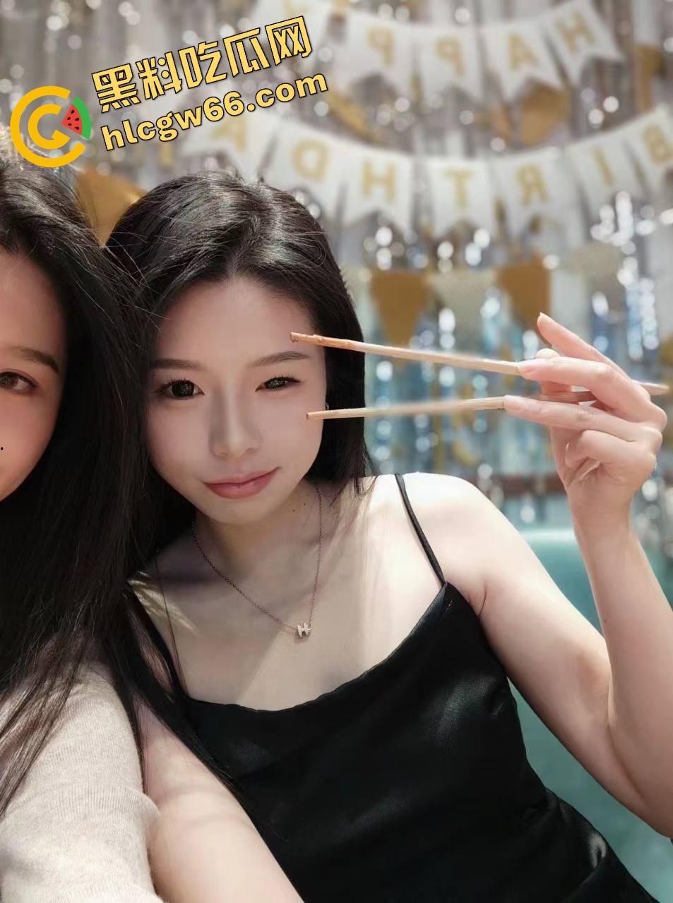 江苏巨乳白虎学生妹【李丹】肥臀肥穴当福利姬伺候金主,小骚逼水得像漏斗,什么姿势都能操!-2