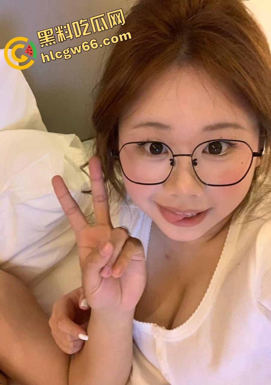 江苏巨乳白虎学生妹【李丹】肥臀肥穴当福利姬伺候金主,小骚逼水得像漏斗,什么姿势都能操!-3