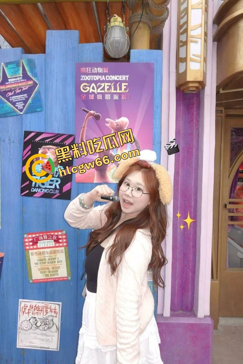 江苏巨乳白虎学生妹【李丹】肥臀肥穴当福利姬伺候金主,小骚逼水得像漏斗,什么姿势都能操!-5