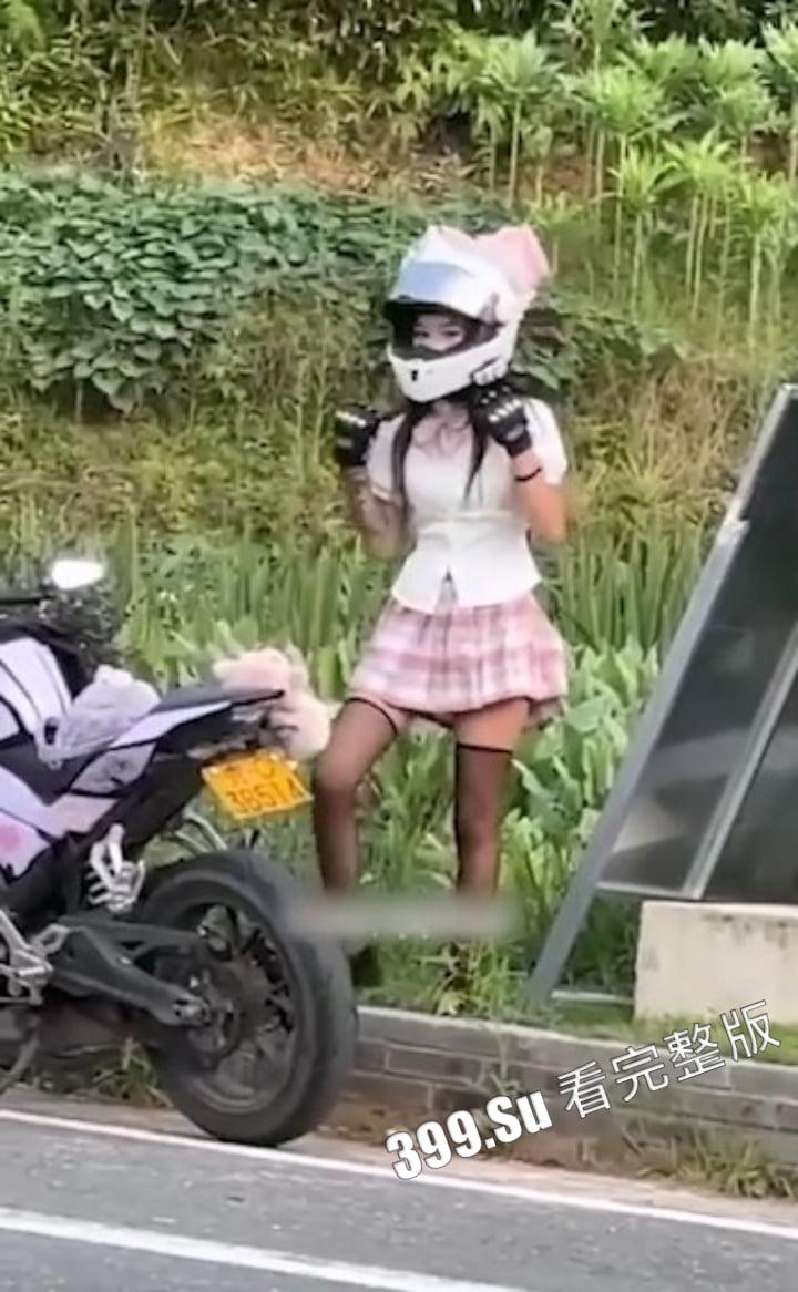 小仙女骑摩托又遭重,很快被网友通过纹身找出网上擦边照-1