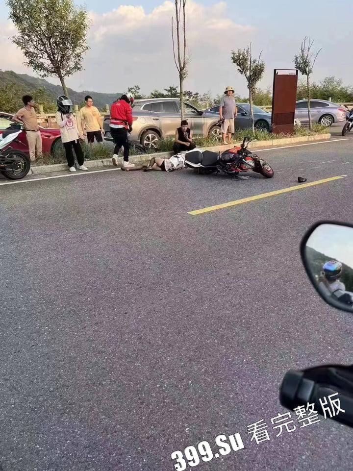 小仙女骑摩托又遭重,很快被网友通过纹身找出网上擦边照-5