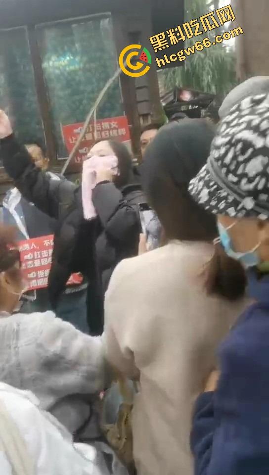 江苏南京相亲现场西格玛男霸气开喷小仙女,全程硬刚不给脸,把小仙女当场呛到脸绿差点气死!-9