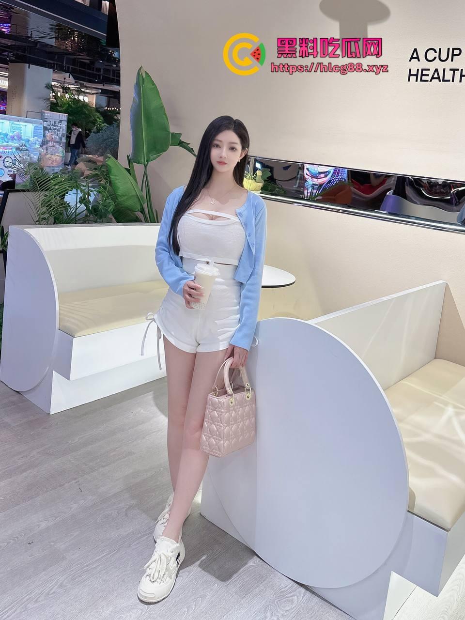 福建厦门御姐『王兜兜』浪肉天赐蕾丝婊,黑丝足交捣骚窝,脚丫戳逼汁满溢,撑烂骚穴不怕脚气臭!-3