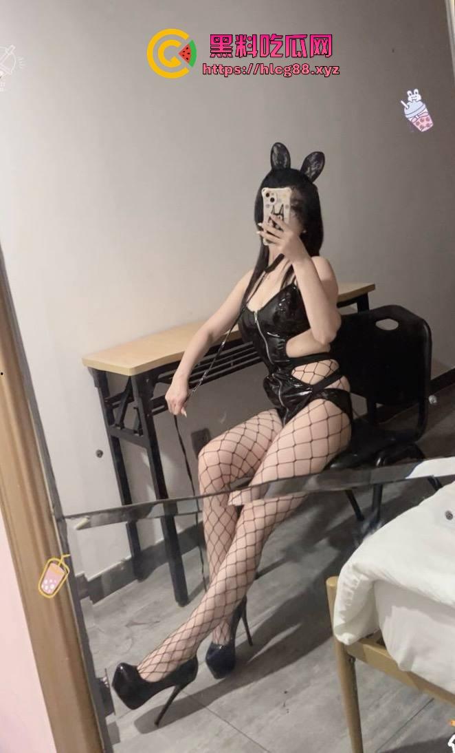 福建厦门御姐『王兜兜』浪肉天赐蕾丝婊,黑丝足交捣骚窝,脚丫戳逼汁满溢,撑烂骚穴不怕脚气臭!-7