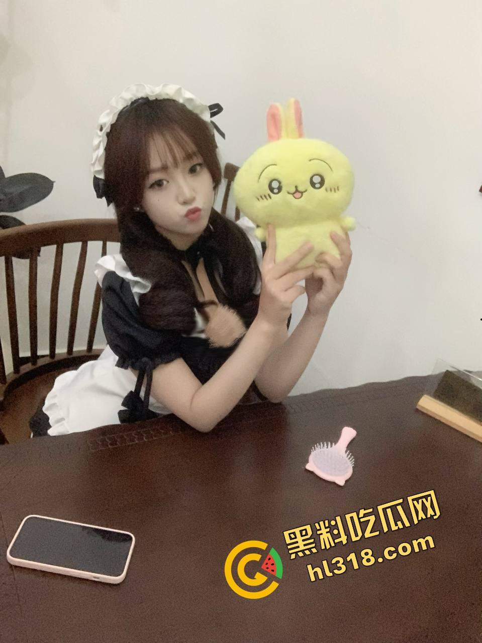 360家庭监控真实流出,刚操完老婆高潮,男人射完精就得秒切爹模式,交完作业还得哄娃,男人太难了!-2