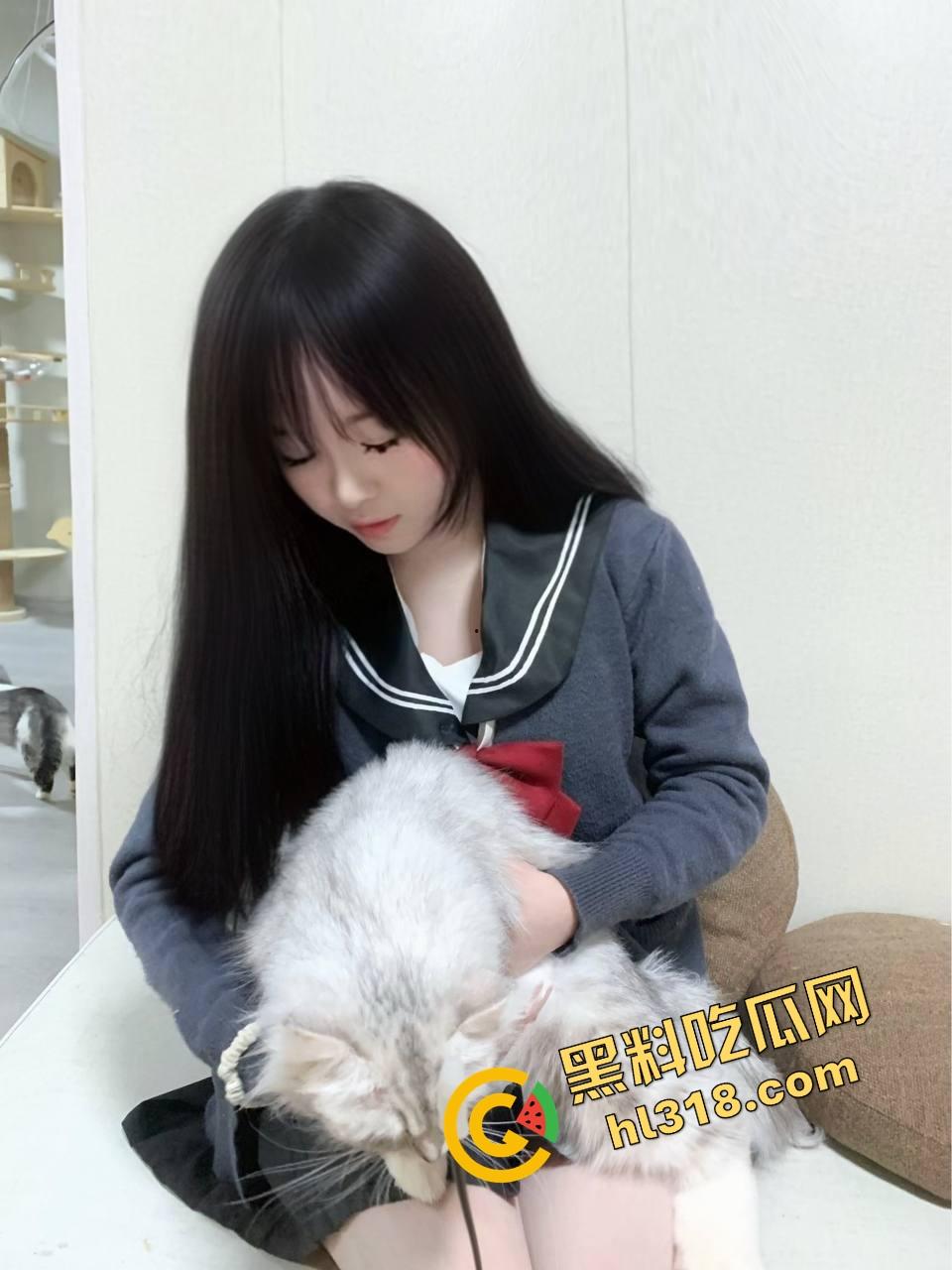 360家庭监控真实流出,刚操完老婆高潮,男人射完精就得秒切爹模式,交完作业还得哄娃,男人太难了!-6