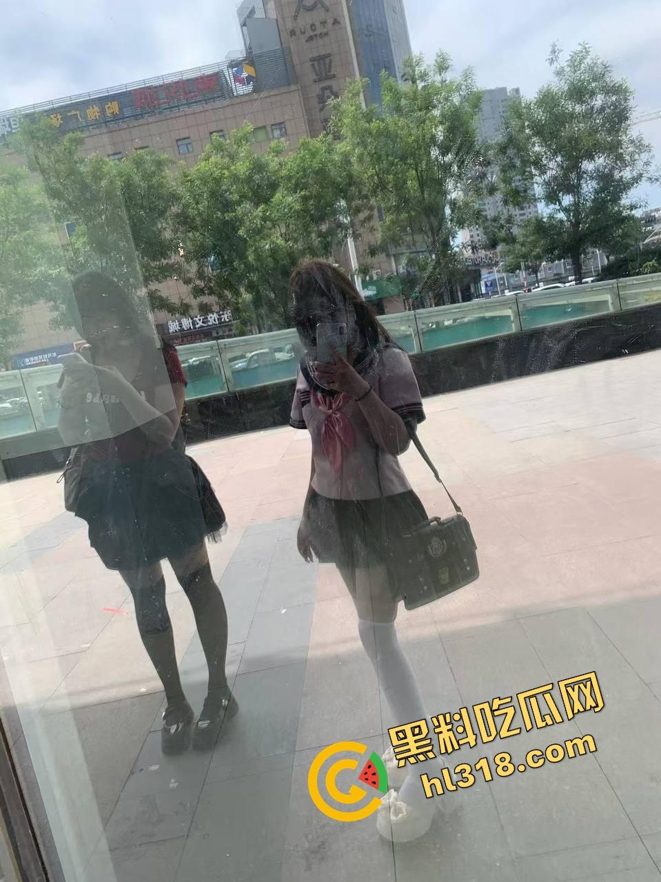 360家庭监控真实流出,刚操完老婆高潮,男人射完精就得秒切爹模式,交完作业还得哄娃,男人太难了!-8