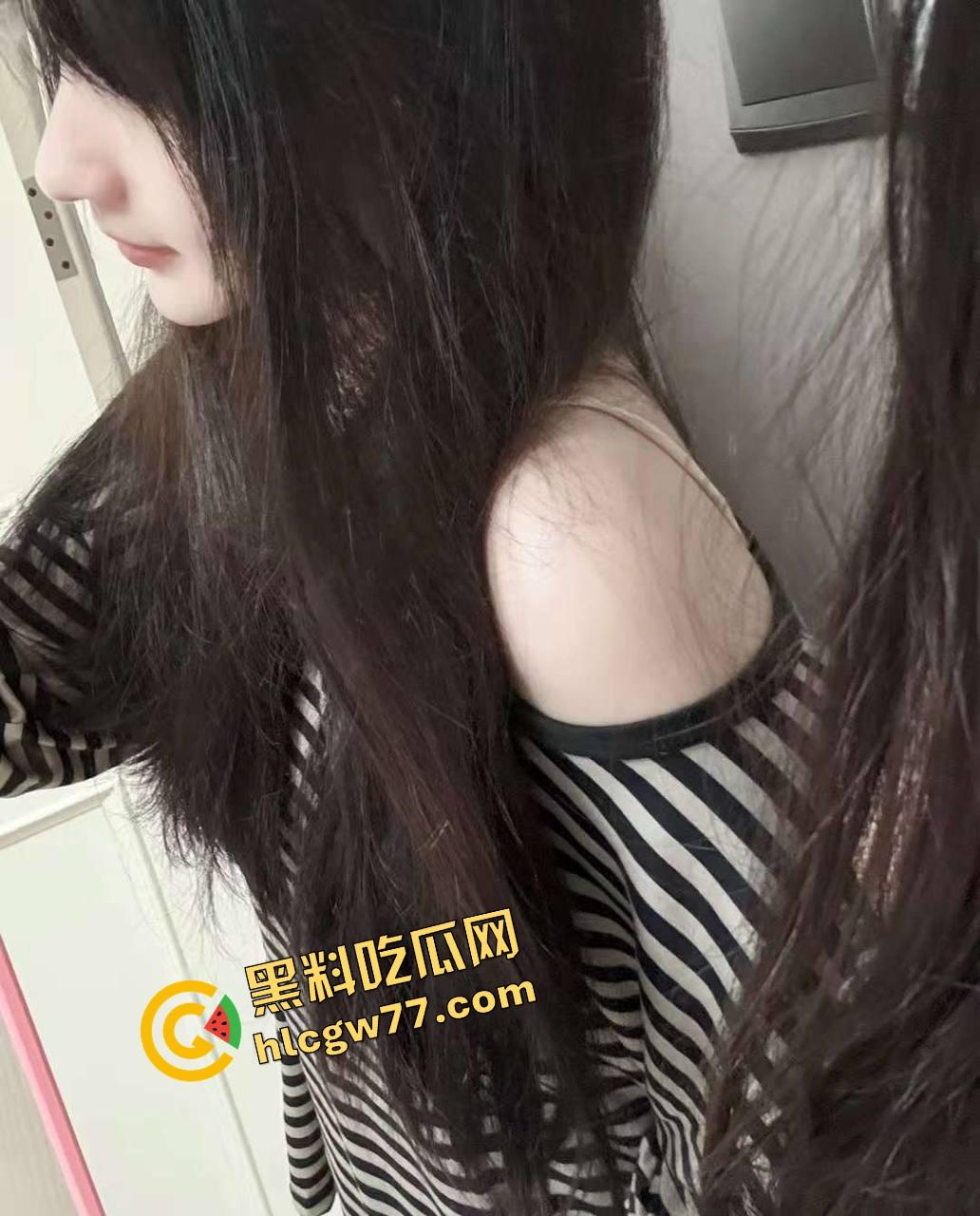 龟男520舔到极致,为了透女友批甘愿被踢蛋求饶,档都快废了,但今晚一定要日到!-3