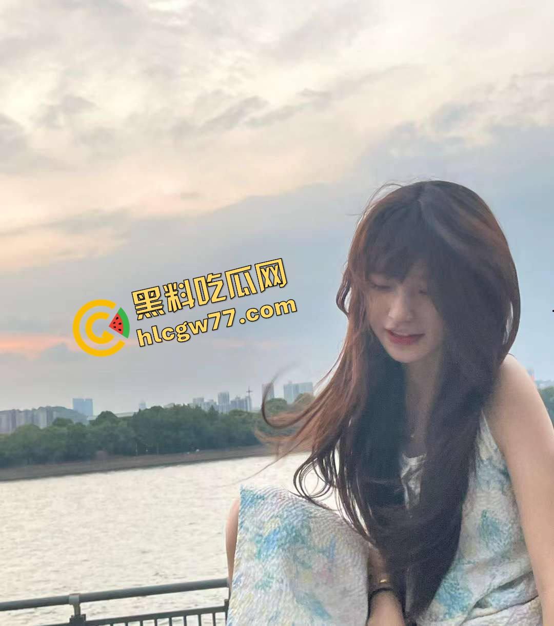 龟男520舔到极致,为了透女友批甘愿被踢蛋求饶,档都快废了,但今晚一定要日到!-4