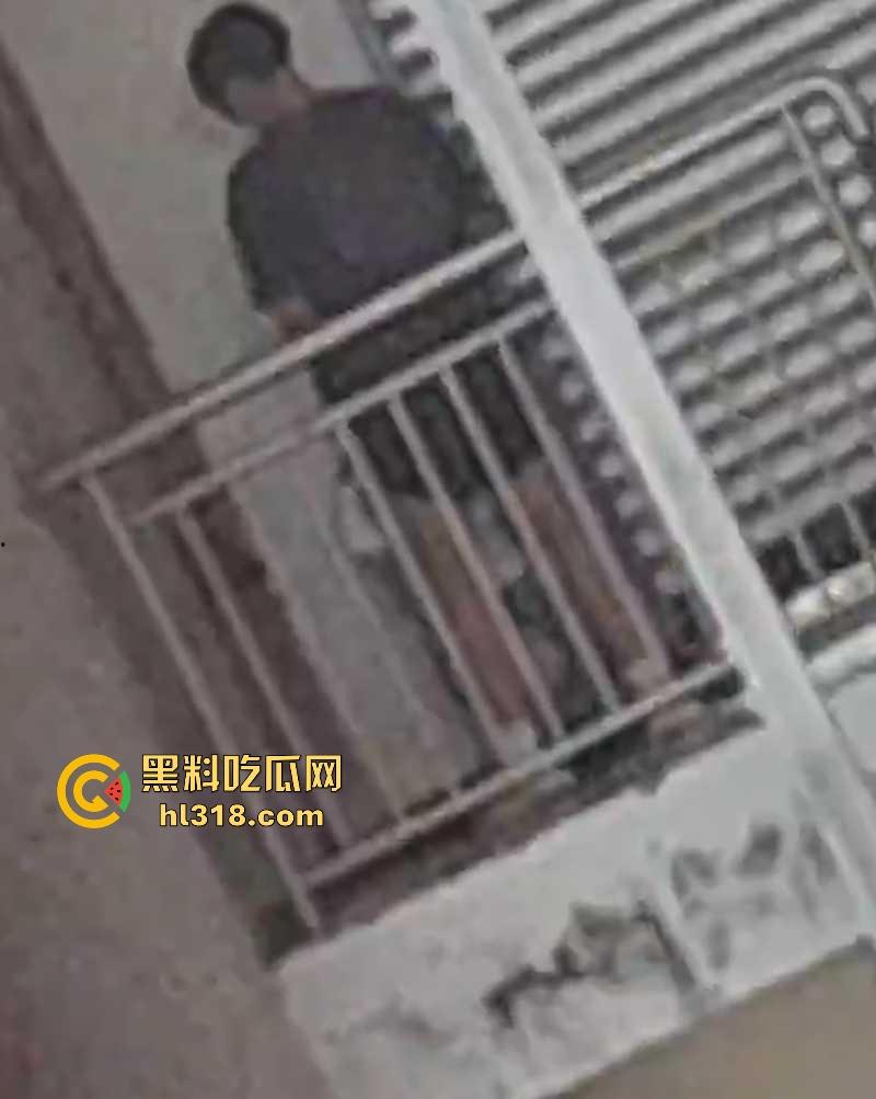 四川仁寿第二职高,小情侣楼梯间激情性爱,少女墙角舔屌被偷拍,在校园上演活春宫,刺激无比!-9