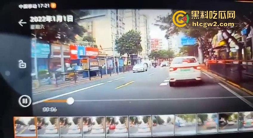 珠海夏湾新能源车失控,撞飞3人血溅街头,司机冷漠围观群众怒骂缺德玩意儿!-6