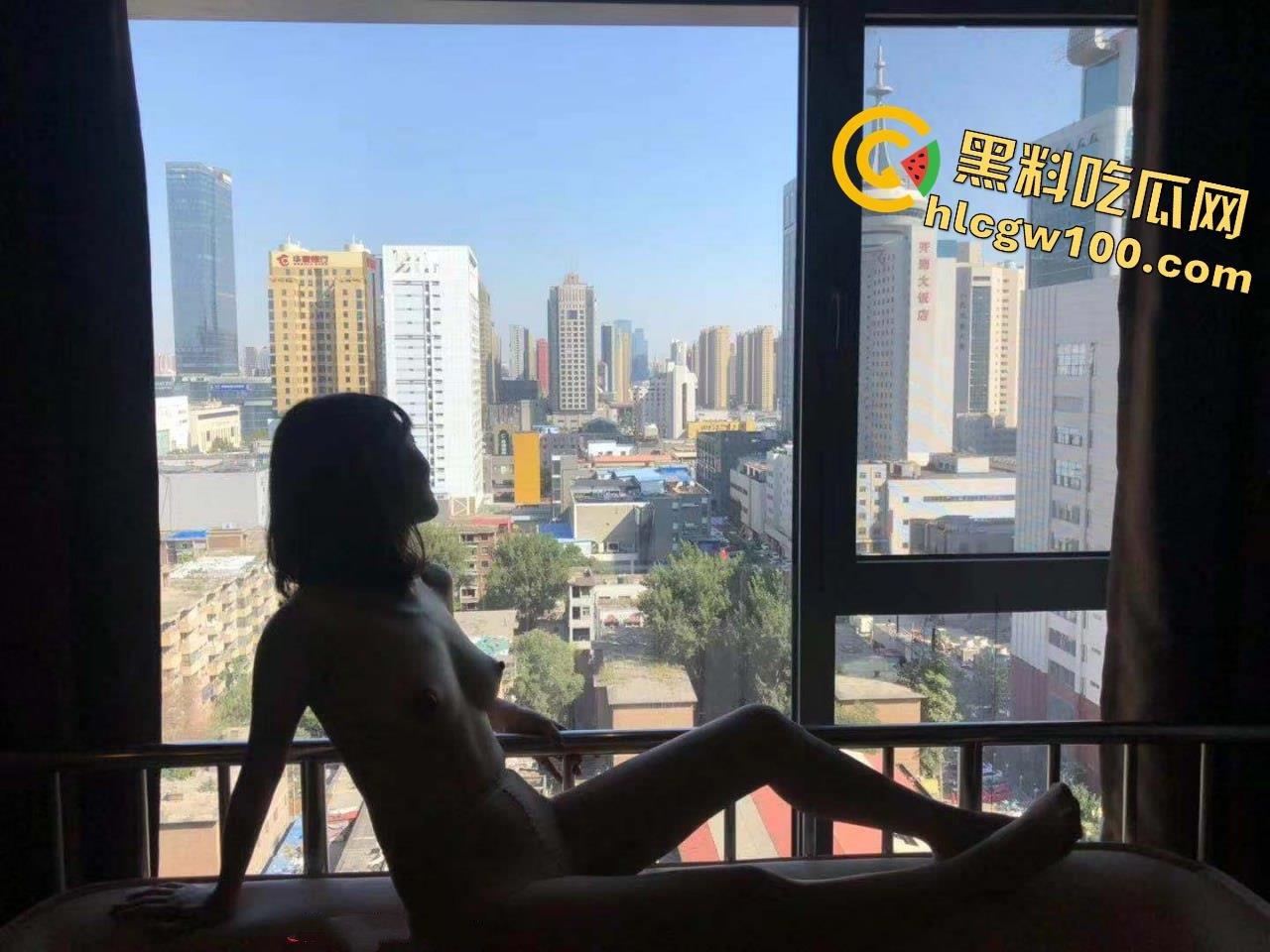 河北中医药学院骚母狗【刘静姝】，不是在挨操就是在挨操的路上，性爱自拍惨遭流出-1