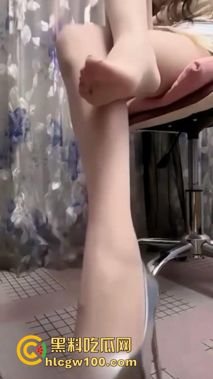 快手38万粉网红【兰兰女神】金主重金定制视频泄密!超美大长腿 情趣淫声勾引 诱惑拉满-9