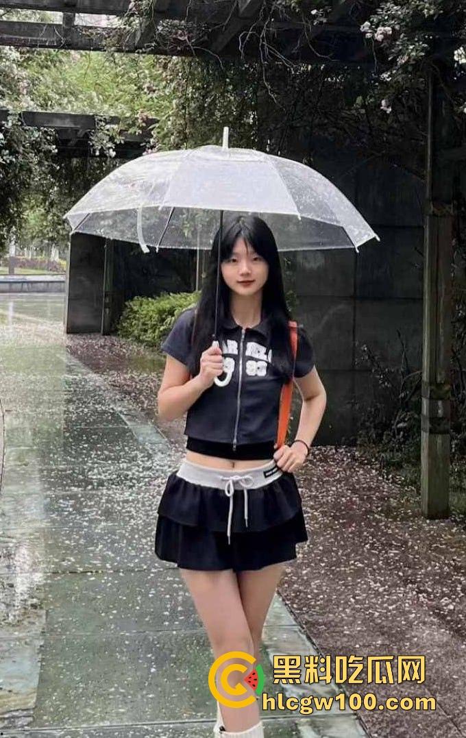 四川艺术职业学院学生妹【梁柳】火辣曝光,情趣套装脱衣裸舞定制,小穴粉嫩奶子挺拔,神级反差婊骚到极限!-9