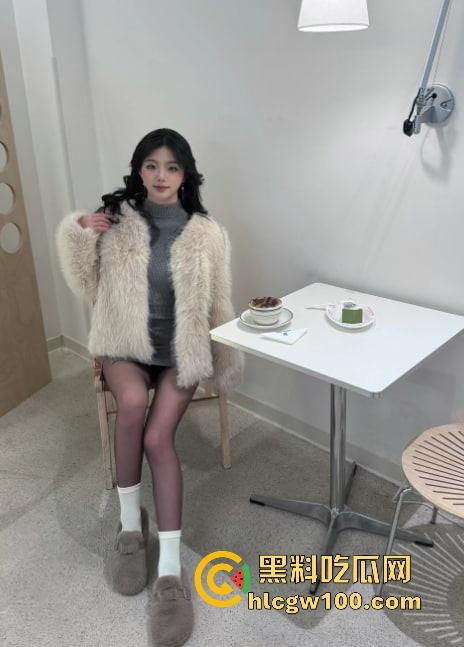 四川艺术职业学院学生妹【梁柳】火辣曝光,情趣套装脱衣裸舞定制,小穴粉嫩奶子挺拔,神级反差婊骚到极限!-10