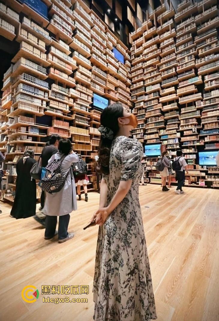 极品身材御姐【Rikak】上线 自曝福利顶级美颜反差超大,骚得像只母狗马甲线大奶加持,撸完直接虚脱!-2