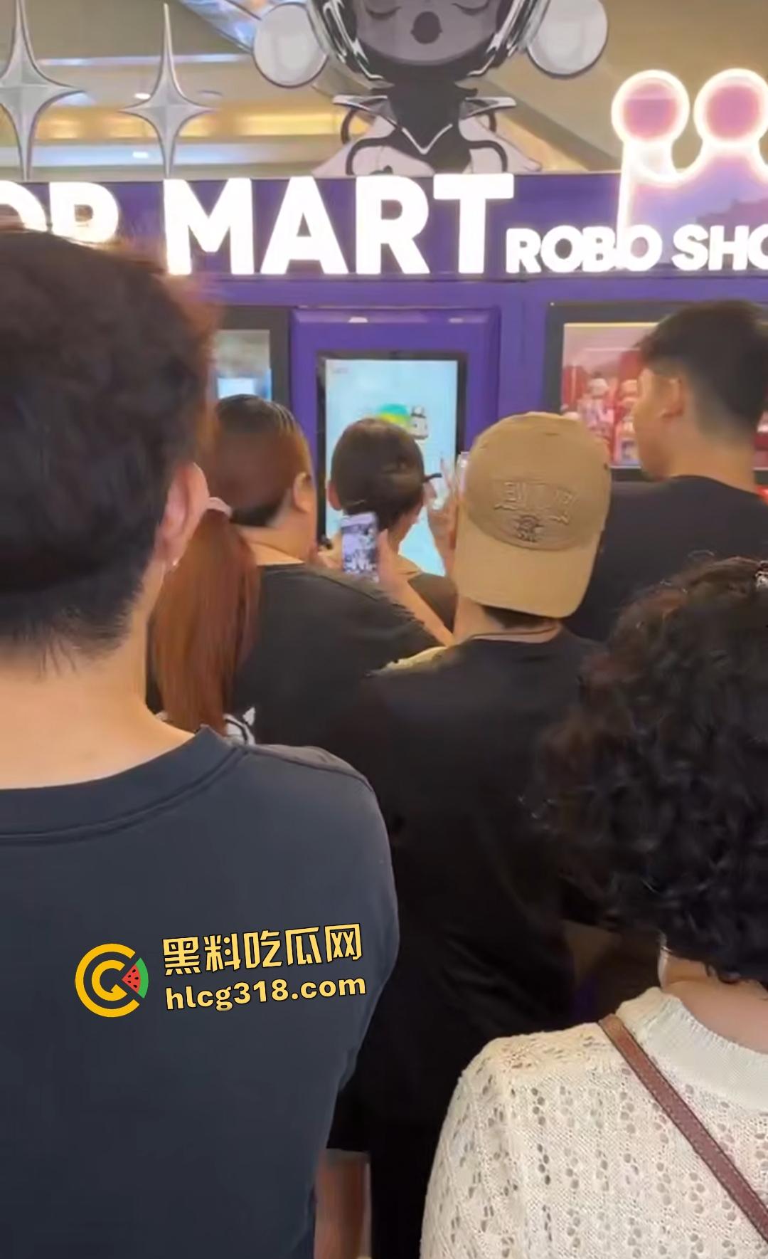 泡泡玛特抢购变脑残大乱斗!粉丝为盲盒挥拳打架,贩卖机前血拼火还有人拿锤子直接开箱!-8