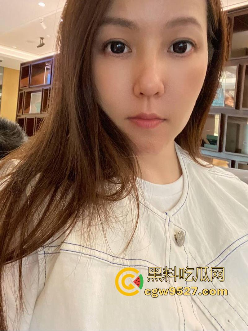 广州星锐动画老板娘【曾婷】出轨约炮视频流出,酒店深喉舔屌,口水拉丝技术娴熟,全程露脸淫荡无比!-1