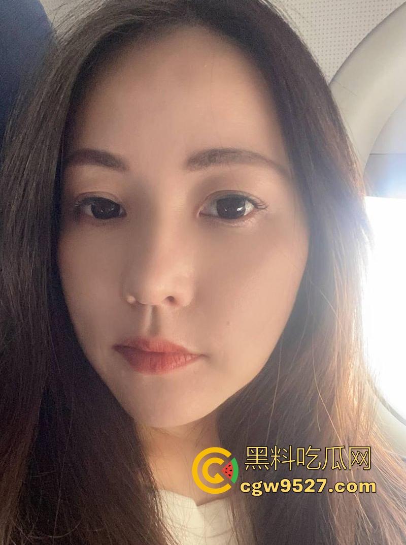 广州星锐动画老板娘【曾婷】出轨约炮视频流出,酒店深喉舔屌,口水拉丝技术娴熟,全程露脸淫荡无比!-3