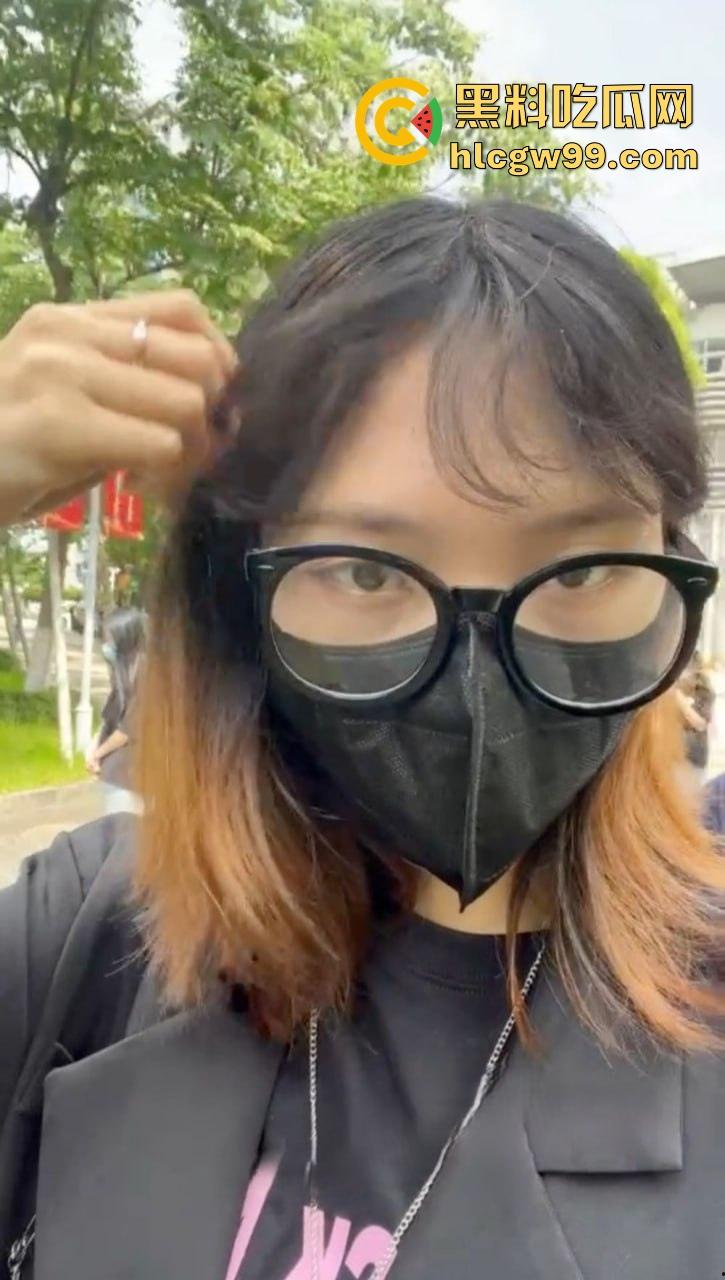 山西职校反差婊【樊亚娟】捂脸带眼镜装纯,摘了眼镜变骚母狗,馋鸡巴馋疯了!-2